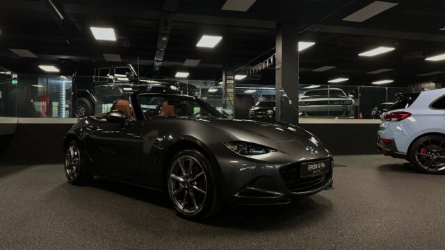 Pure plaisir de conduite. 🏁🔥
Mazda MX-5 2.0 Skyactiv — légère, joueuse et toujours prête à prendre la route. 🇯🇵✨
#Mazda #MX5 #Miata #Skyactiv #Roadster #JDM #CarPhotography #CarLovers